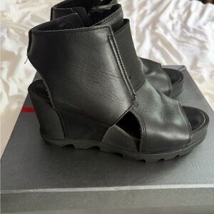 Sorel Black Heeled Boots with Chunky Sole